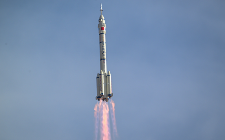 神舟二十一号10月31日23时44分发射,航天员张陆、武飞、张洪章执行任务 神舟二十一号10月31日23时44分发射,航天员张陆、武飞、张洪章执行任务